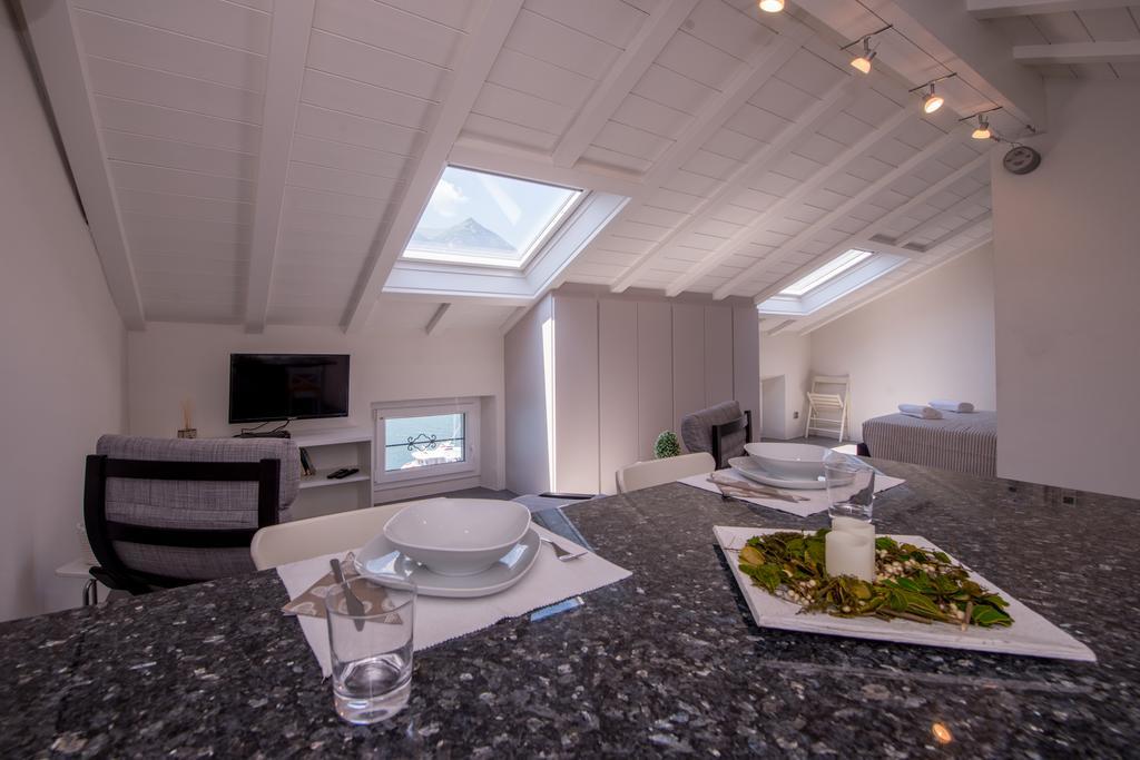 Il Pontile Apartment Беладжо Екстериор снимка