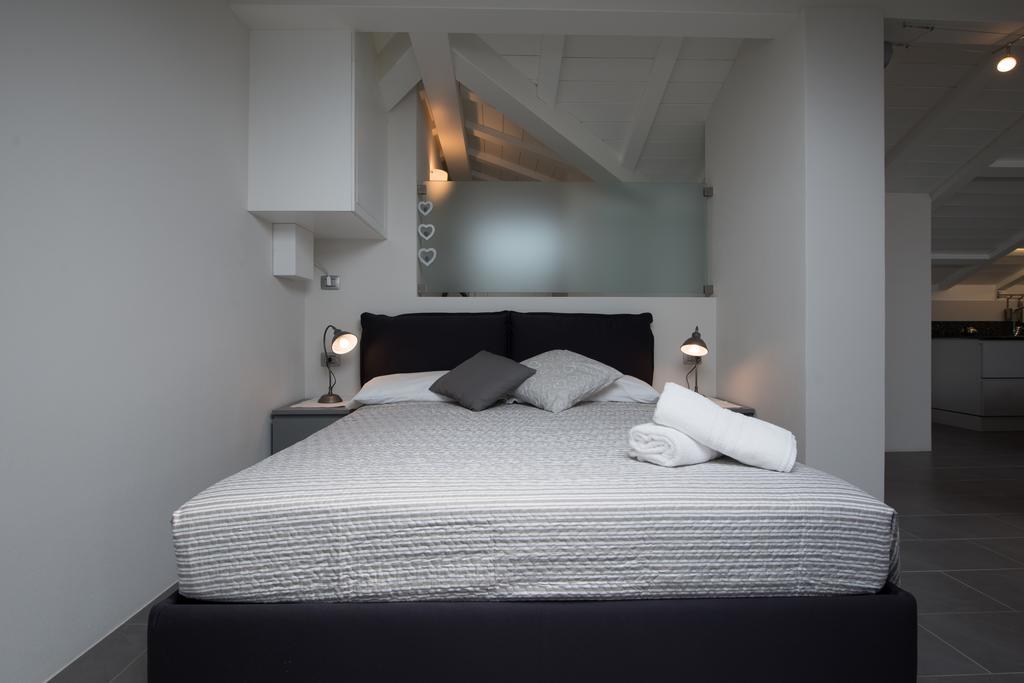 Il Pontile Apartment Беладжо Екстериор снимка